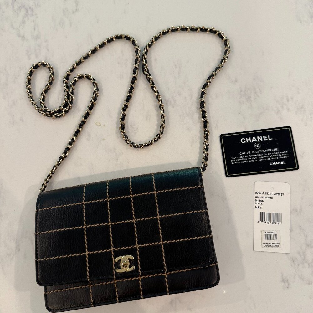 CHANEL crossbody bag
